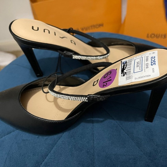 Heels - Picture 3 of 3